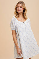 EMBROIDERED LACE SHIFT MINI DRESS: OFF WHITE