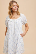 EMBROIDERED LACE SHIFT MINI DRESS: OFF WHITE