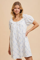 EMBROIDERED LACE SHIFT MINI DRESS: OFF WHITE