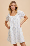 EMBROIDERED LACE SHIFT MINI DRESS: OFF WHITE